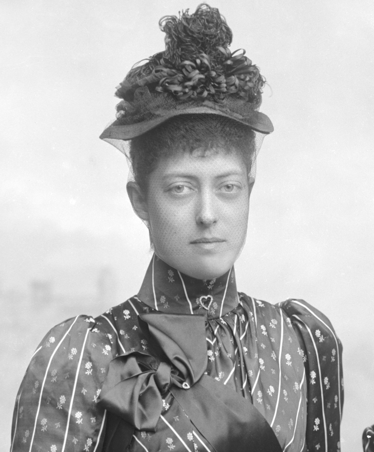 Princess Victoria (1868-1935), née Princess Victoria (Alexandra Olga Mary) of Wales; Queen Maud of Norway (1869-1938), née Princess Maud (Charlotte Mary Victoria) of Wales. 