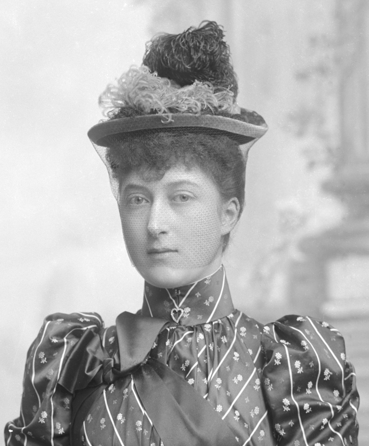 Princess Victoria (1868-1935), née Princess Victoria (Alexandra Olga Mary) of Wales; Queen Maud of Norway (1869-1938), née Princess Maud (Charlotte Mary Victoria) of Wales. 