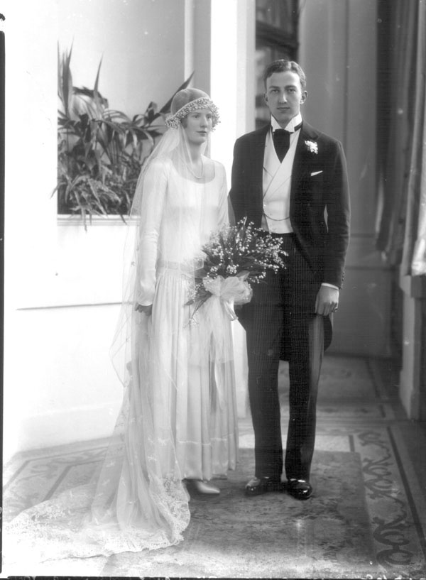 Mr and Mrs Eustace Gervais Tennyson-d'Eyncourt, later Sir (Eustace) Gervais Tennyson-d'Eyncourt, 2nd Bt. (1902-1971) and Lady Tennyson-d'Eyncourt, née Pamela Gladstone (d. 1962). 