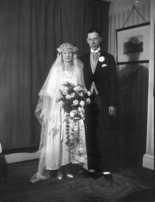 Mr. & Mrs. Charles Hamblen-Thomas, wedding portrait. 
