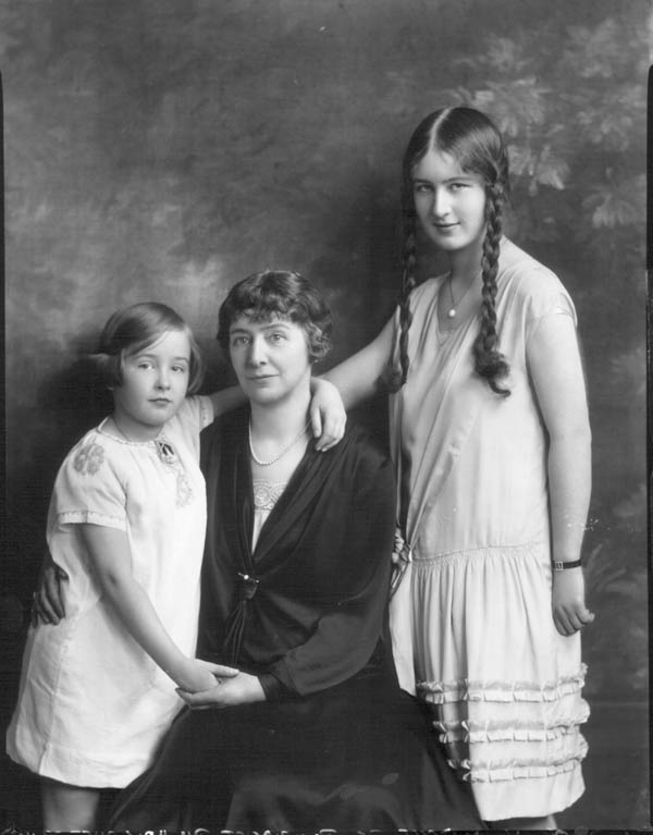 Viscountess Polpiquet du Halgouet ( ) and her two daughters. 