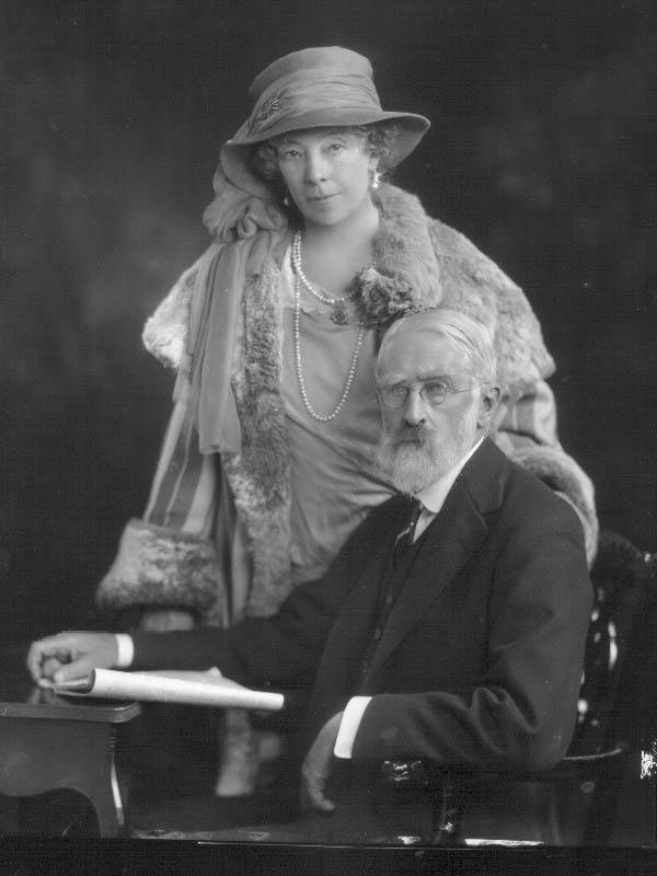 Rodolph Fane De Salis (1854 - 1931) and [possibly] his 2nd wife, Mrs R.F. De Salis née Edith Dorothea Poole Morgan (d. 1931). 