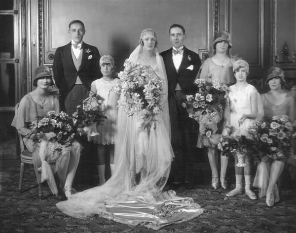 The marriage of Stanley Featherstone to Miss Marie Tanswell Bates, wedding group with best man and bridesmaids. 