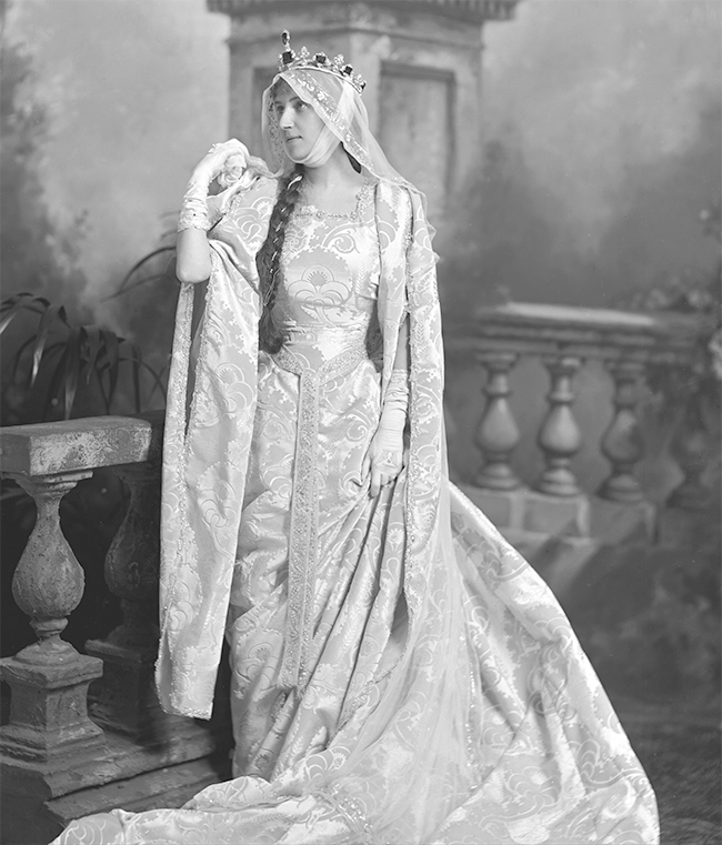 Lady Ashburton (1866-1904), née Mabel Edith Hood. 