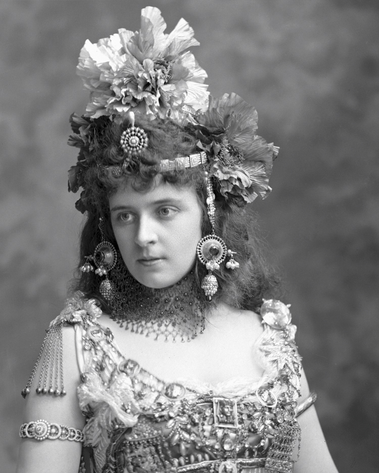 Hon Mrs Algernon Bourke (1870-1967), née Guendoline Irene Emily Sloane-Stanley.