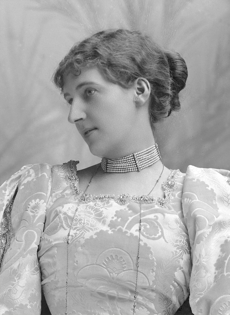 Lady Ashburton (1866-1904), n&eacute;e Mabel Edith Hood. 