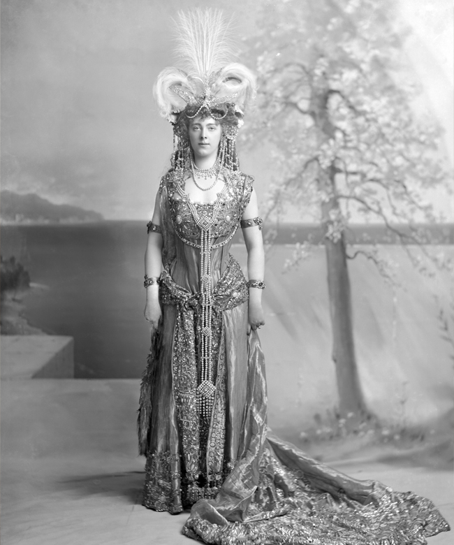 Daisy, Princess of Pless by Lafayette 1897, copyright V&A