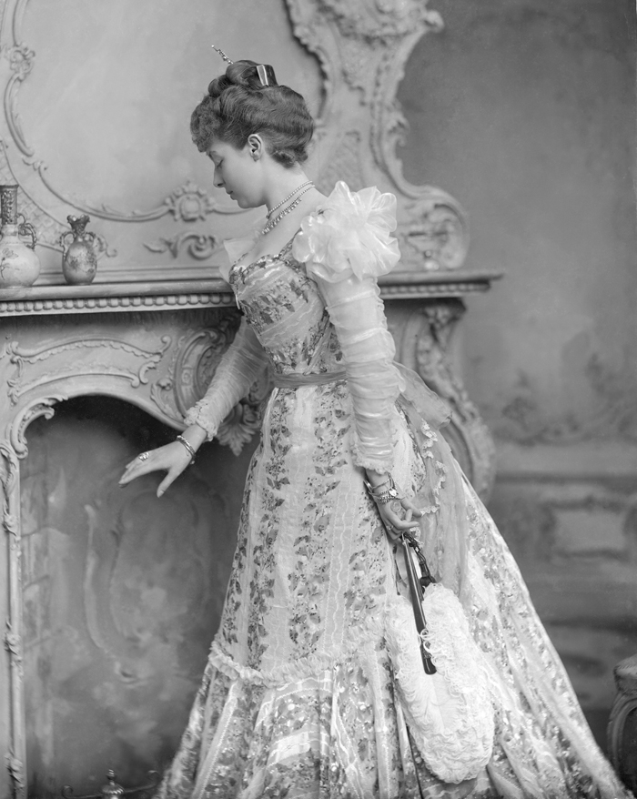 Hon Mrs Geoffrey Skeffington-Smyth, née Hon Miss Violet (Francis) Monckton (1880-1930). 