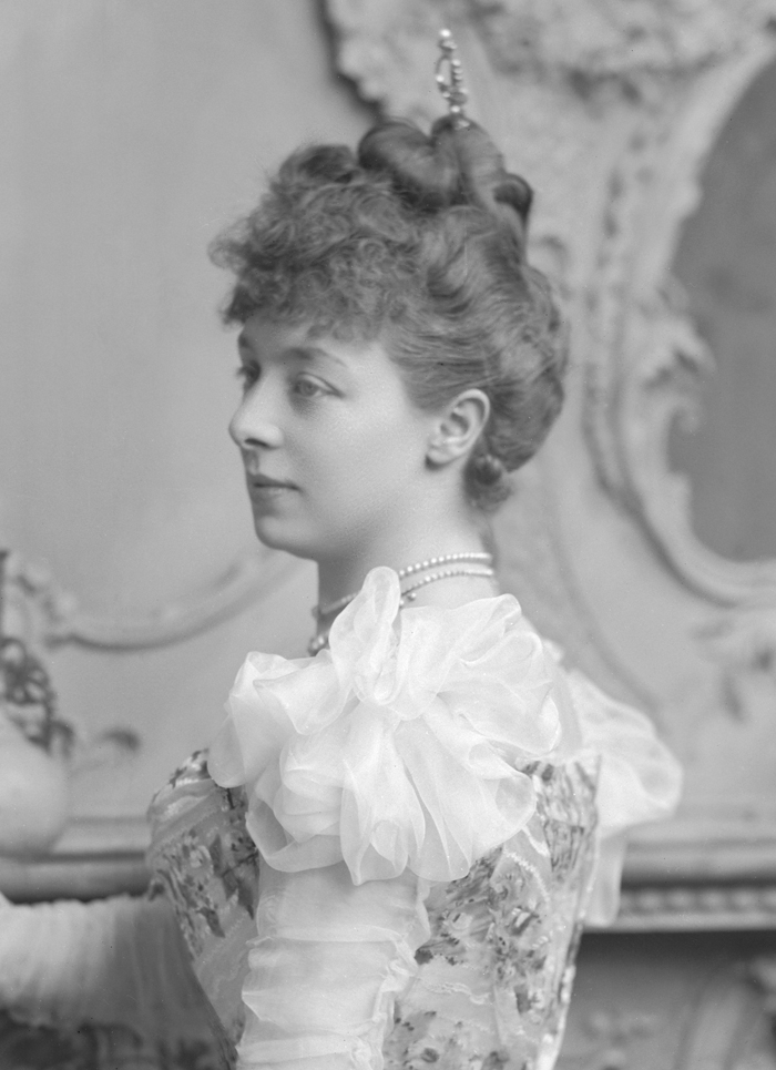 Hon Mrs Geoffrey Skeffington-Smyth, née Hon Miss Violet (Francis) Monckton (1880-1930). 