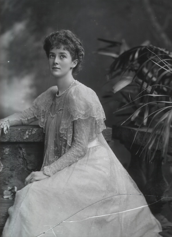 Lady Moyra de Vere Cavendish, née Beauclerk (1876-1942). 