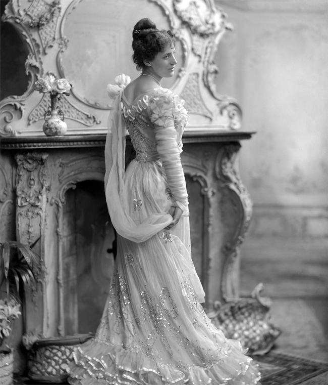 Evelyn Millard [stage name], Mrs. Robert Porter Coulter (1869-1941). 