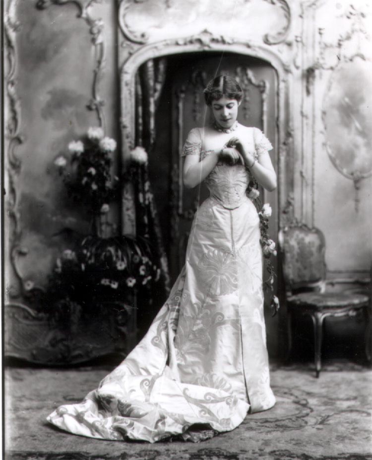 Lillie Langtry (stage name) Lady De Bathe, née Emilie Charlotte Le Breton (1853-1929).