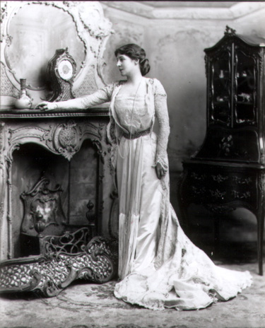 Lillie Langtry (stage name) Lady De Bathe, née Emilie Charlotte Le Breton (1853-1929).