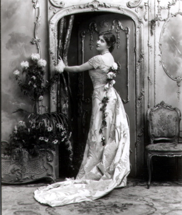 Lillie Langtry (stage name) Lady De Bathe, née Emilie Charlotte Le Breton (1853-1929).