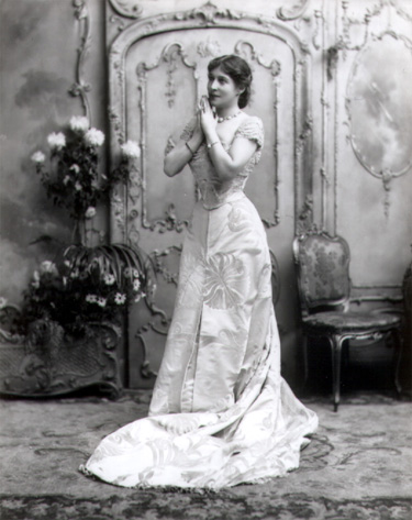 Lillie Langtry (stage name) Lady De Bathe, née Emilie Charlotte Le Breton (1853-1929).