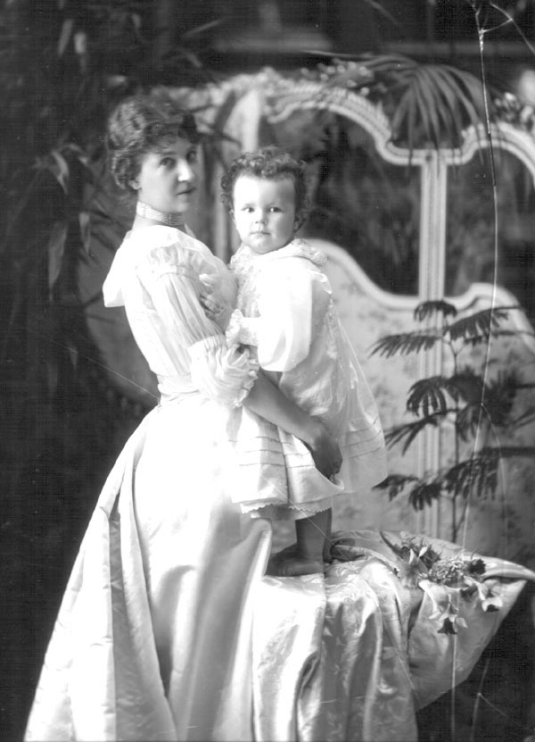 Mabel Edith, Lady Ashburton, née Hood (1866-1904), with her baby son Alexander, later Sir Alexander Francis St. Vincent Baring, 6th Baron Ashburton (b. 1898-1991). 