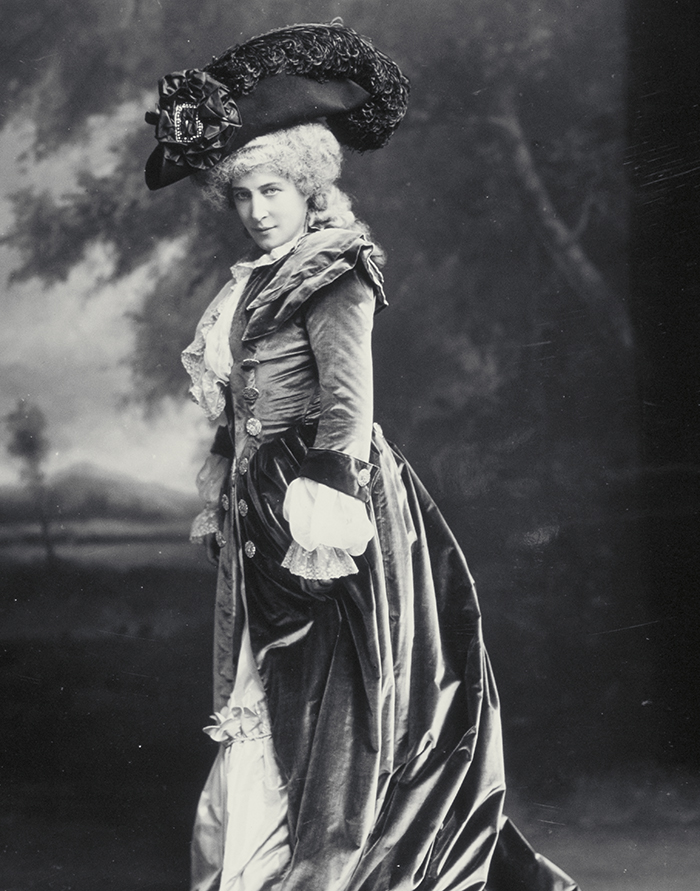 Lillie Langtry (stage name); Lady De Bathe, née Emilie Charlotte Le Breton (1853-1929).