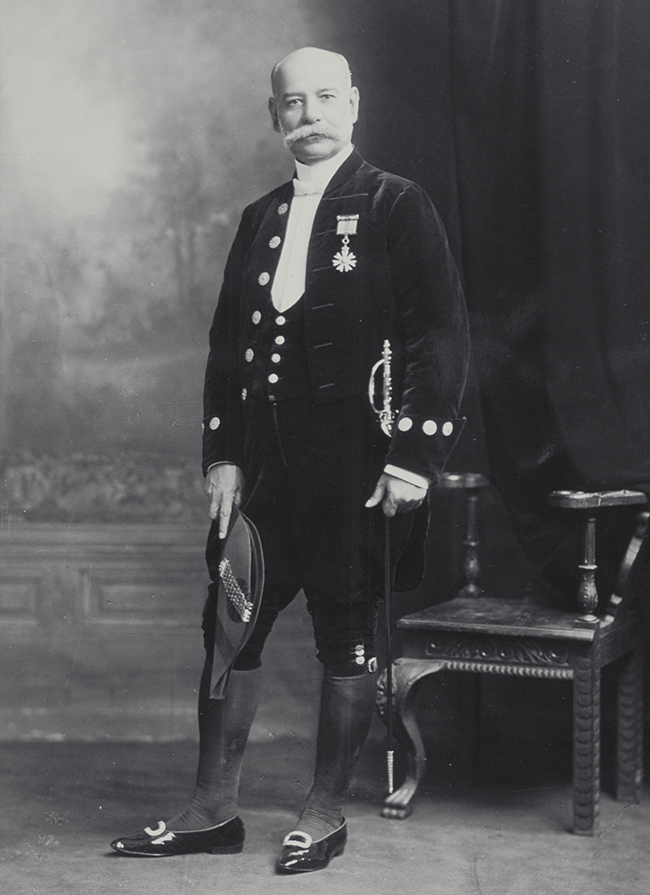Sir Catchick Paul Chater, né Khachik Pogose Astwachatoor (1846-1926).