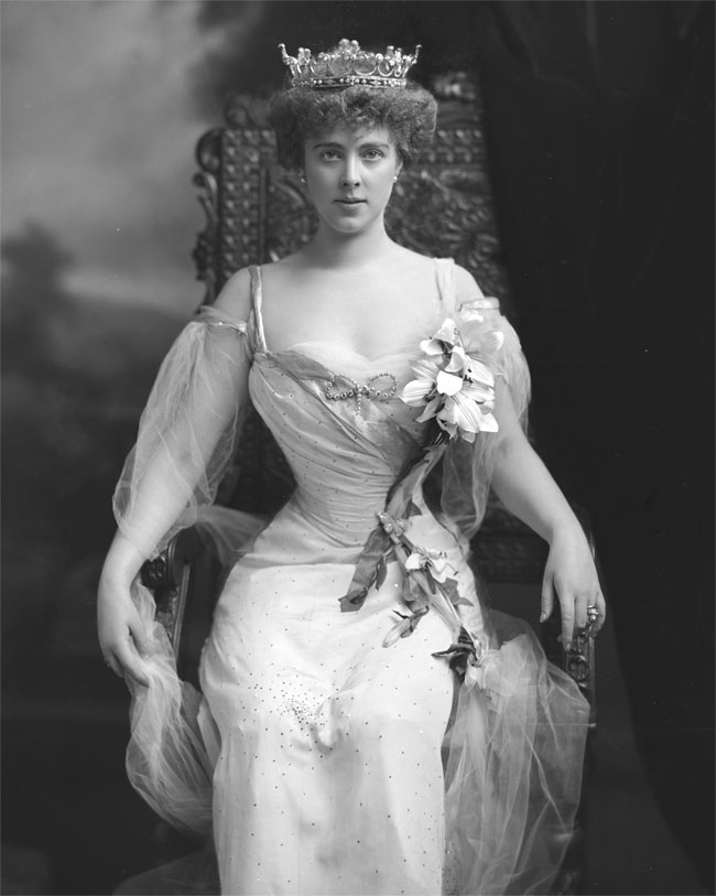 H.S.H. "Daisy" Princess of Pless née Mary Theresa Olivia Cornwallis-West (d.1943). 