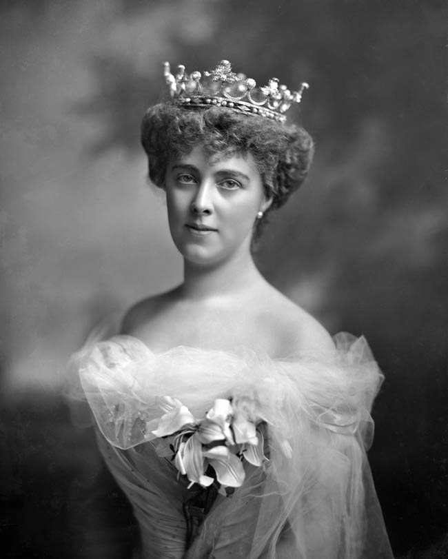 H.S.H. "Daisy" Princess of Pless née Mary Theresa Olivia Cornwallis-West (d.1943). 