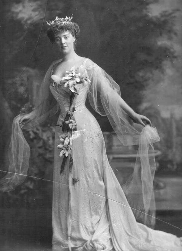 H.S.H. "Daisy" Princess of Pless née Mary Theresa Olivia Cornwallis-West (d.1943). 