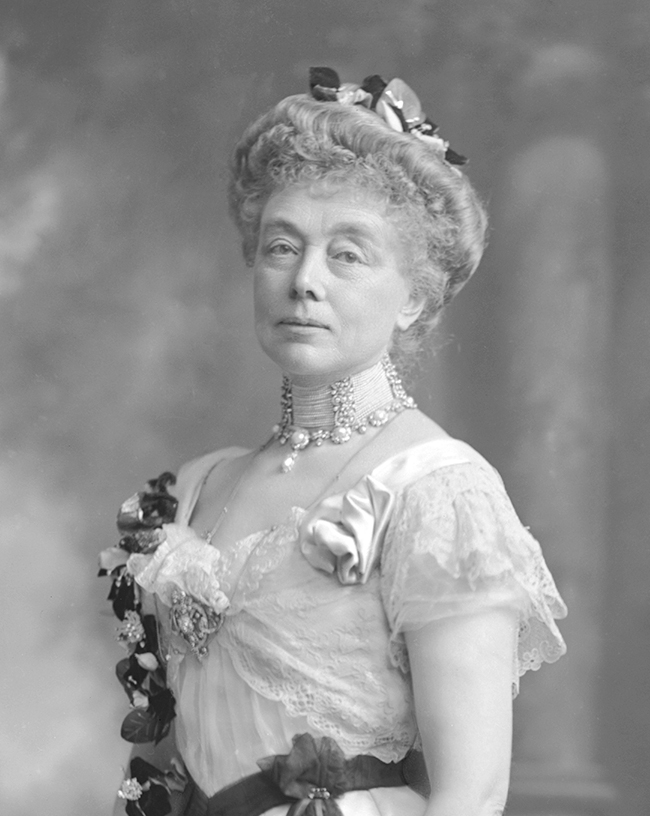 Mrs Joseph Hodges Choate, née Caroline Dutcher Sterling; daughter of Frederick A. Sterling of Cleveland, Ohio; m. (1861) Joseph Hodges Choate (1832-1917), US Ambassador to Great Britain 1899-1905.