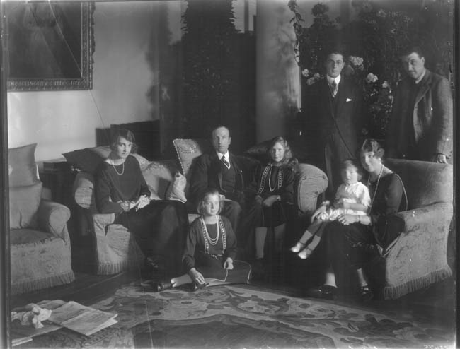 copyright V&A. Lord Londonderry and Family