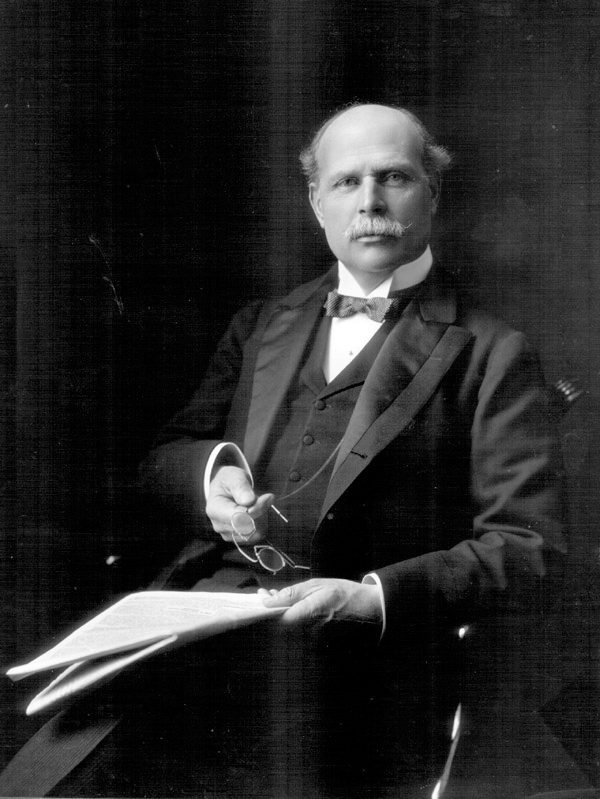 Hudson Ewbanke Kearley (1856-1934), 1st Viscount Devenport (Baron, cr. 1910; Viscount, cr. 1917).