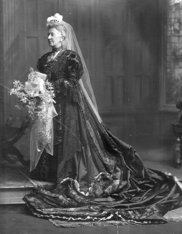 Lady Anna Shelford, née Sopwith ( ). 