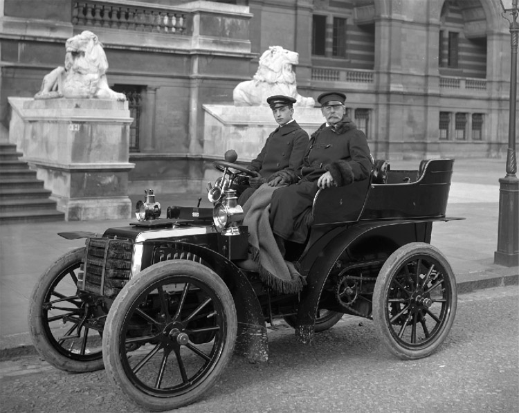 Sir Henry Thompson, 1st Bt. (1820-1904) & chauffeur. 
