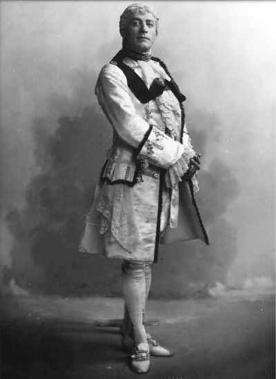 Lewis Waller [stage name], William Waller Lewis (1860 - 1915). 