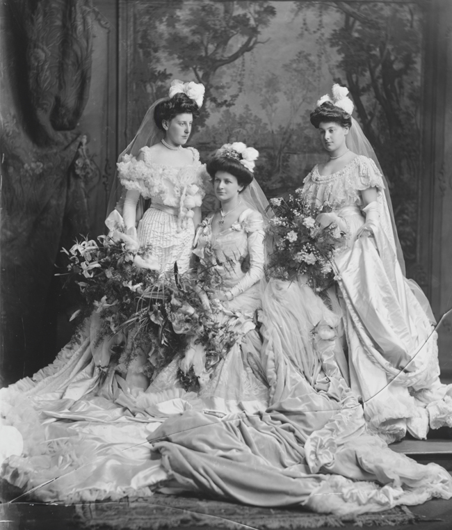 Hon. Mrs. G. Lawson Johnston, later Lady Luke with two sisters. 