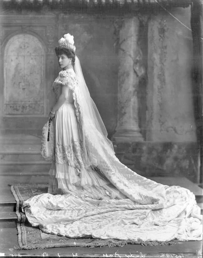 Lady Noreen Bass, née (Wilmot Ida) Noreen Hastings (1880-1949). 