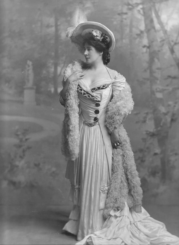 Lillie Langtry (stage name); Lady De Bathe, née Emilie Charlotte Le Breton (1853-1929). 
