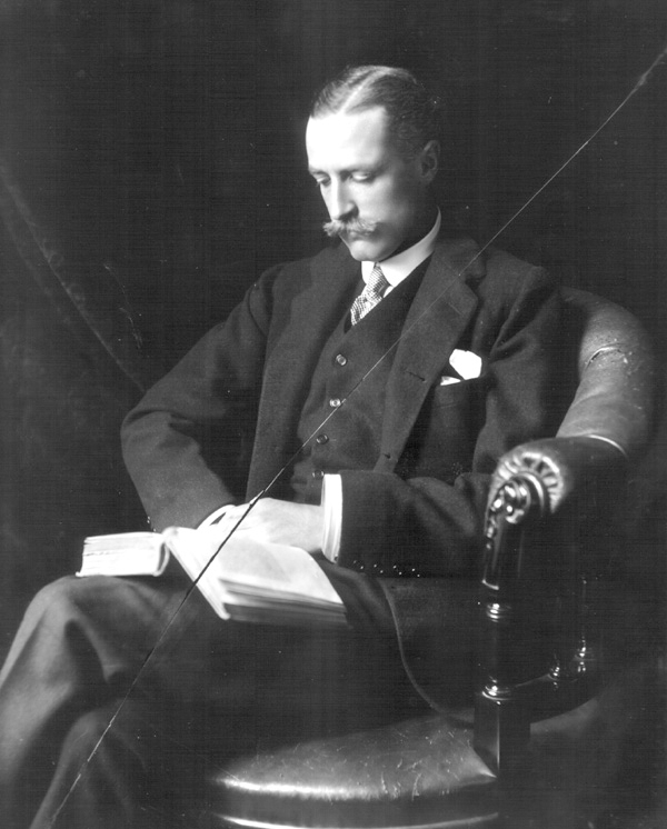 Alexander Edward Murray, 8th Earl of Dunmore (1871-1962). 
