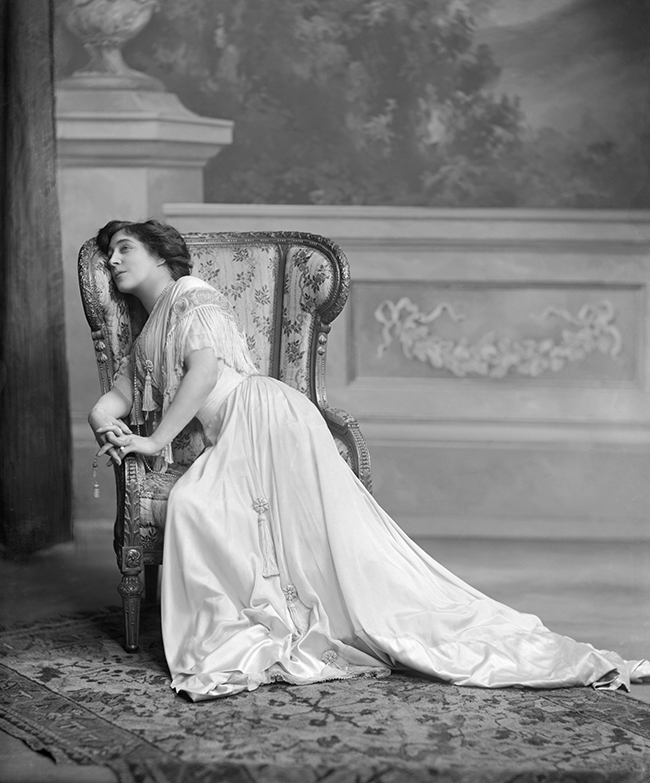 Lillie Langtry (stage name); Lady De Bathe, née Emilie Charlotte Le Breton (1853-1929). 