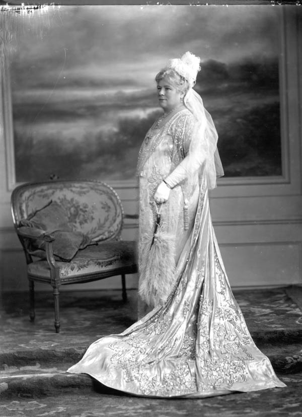 Lady Newton, née Eleonor Jane Faulder (d. 1929). 