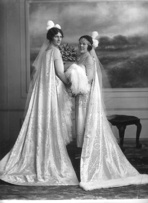 Mrs. H. Gore Lloyd ( ), with her niece Miss Mary Langley Morrison, of Boston U.S.A. ( ).