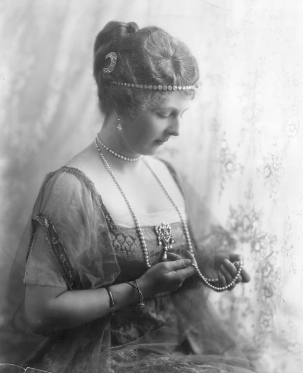 Princess Alice, Countess of Athlone (1883-1980), née Princess Alice (Mary Victoria Augusta Pauline) of Albany. 
