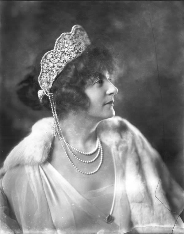 Lady Swaythling, née Gladys Helen Rachel Goldsmid (1879-1965). 