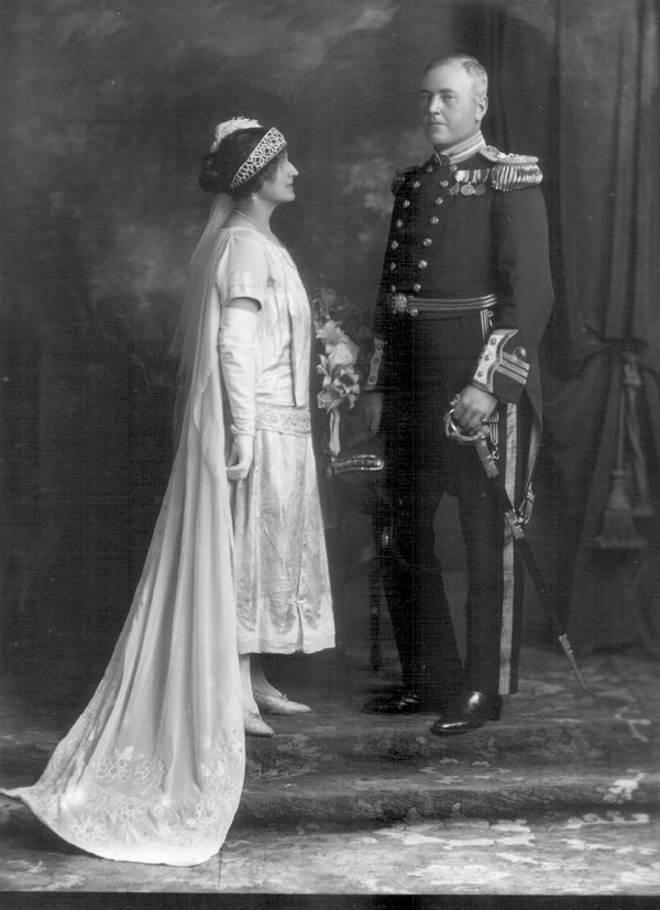 Captain John Noel Pelly (1888-1945) and Mrs John Noel Pelly, née Rosalind Gatehouse ( ). 