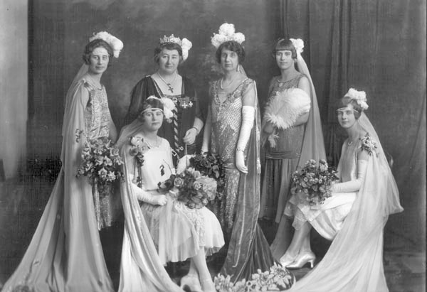 Mrs David Clifford Christopherson née The Hon. Griselda O'Brien (b 1906 ); Lady Inchiquin, née Ethel Jane Foster ( ); [possibly two other daughters of Baron Inchiquin) 