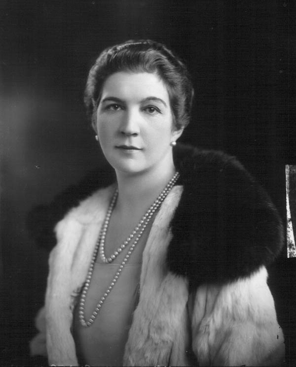 Hon. Mrs. Robert Nathaniel Dudley, later Mrs. William Baring du Pre née Beryl Angas ( ). 